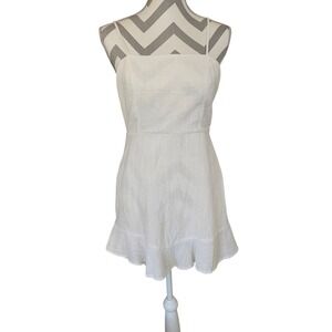 Sadie & Sage White Textured Baby Doll Ruffle Hem Graduation Dress size M